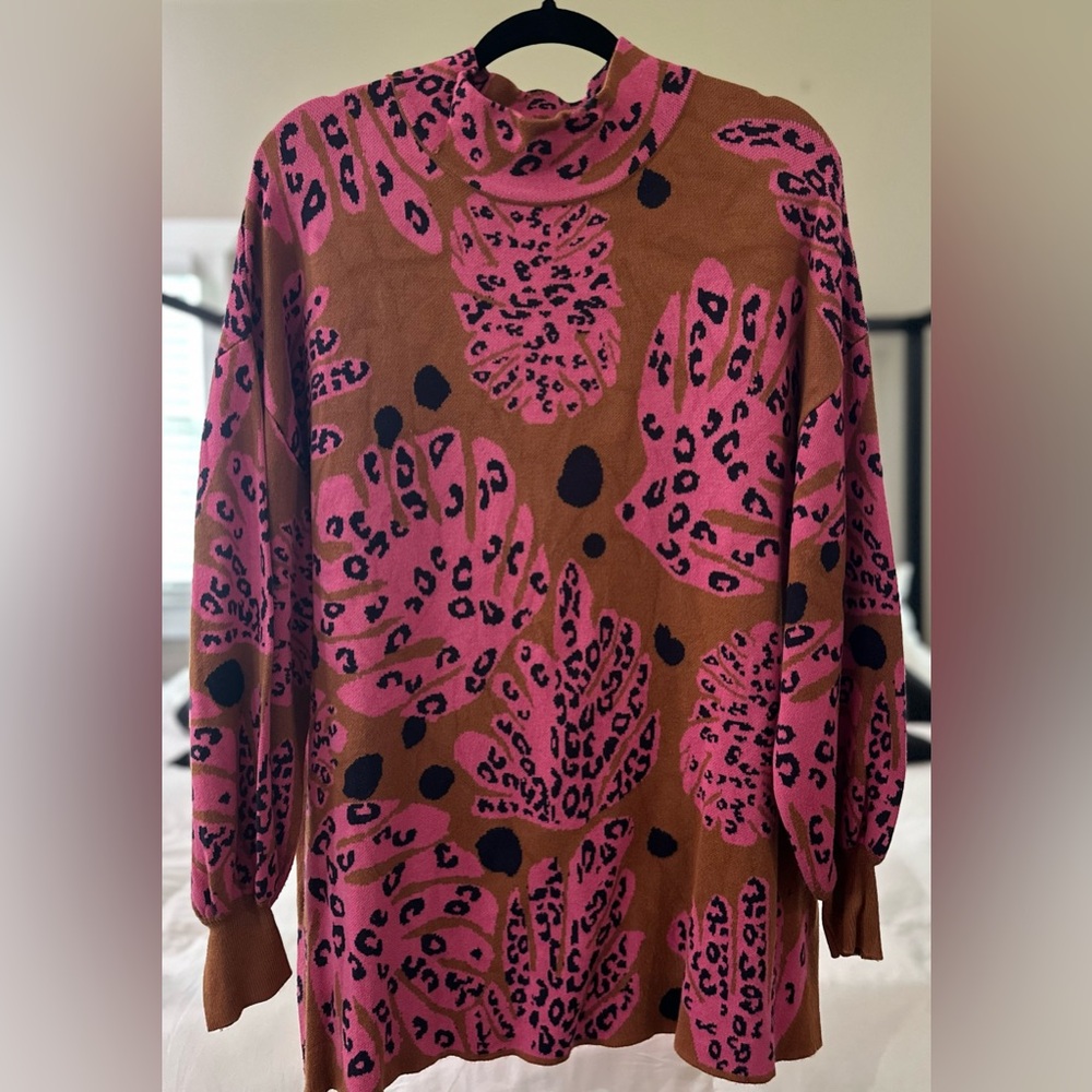 Fate Curve Coral Palm Sweater - Picture 6 of 8